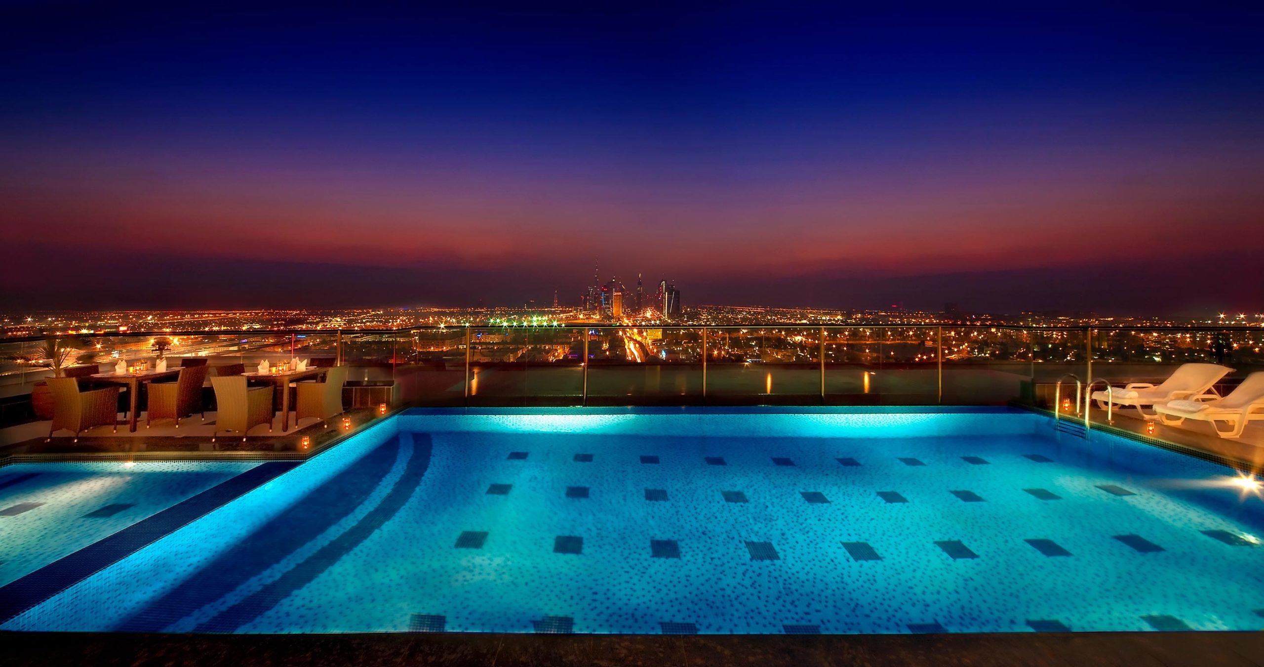 Luxury Dubai Hotel | Rooftop Pool at Park Regis Kris Kin