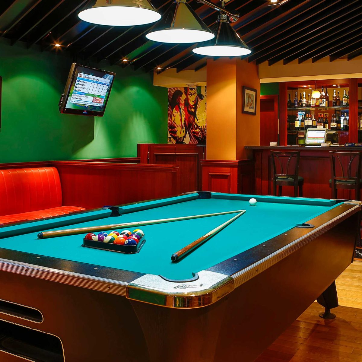 Grandstand pool table