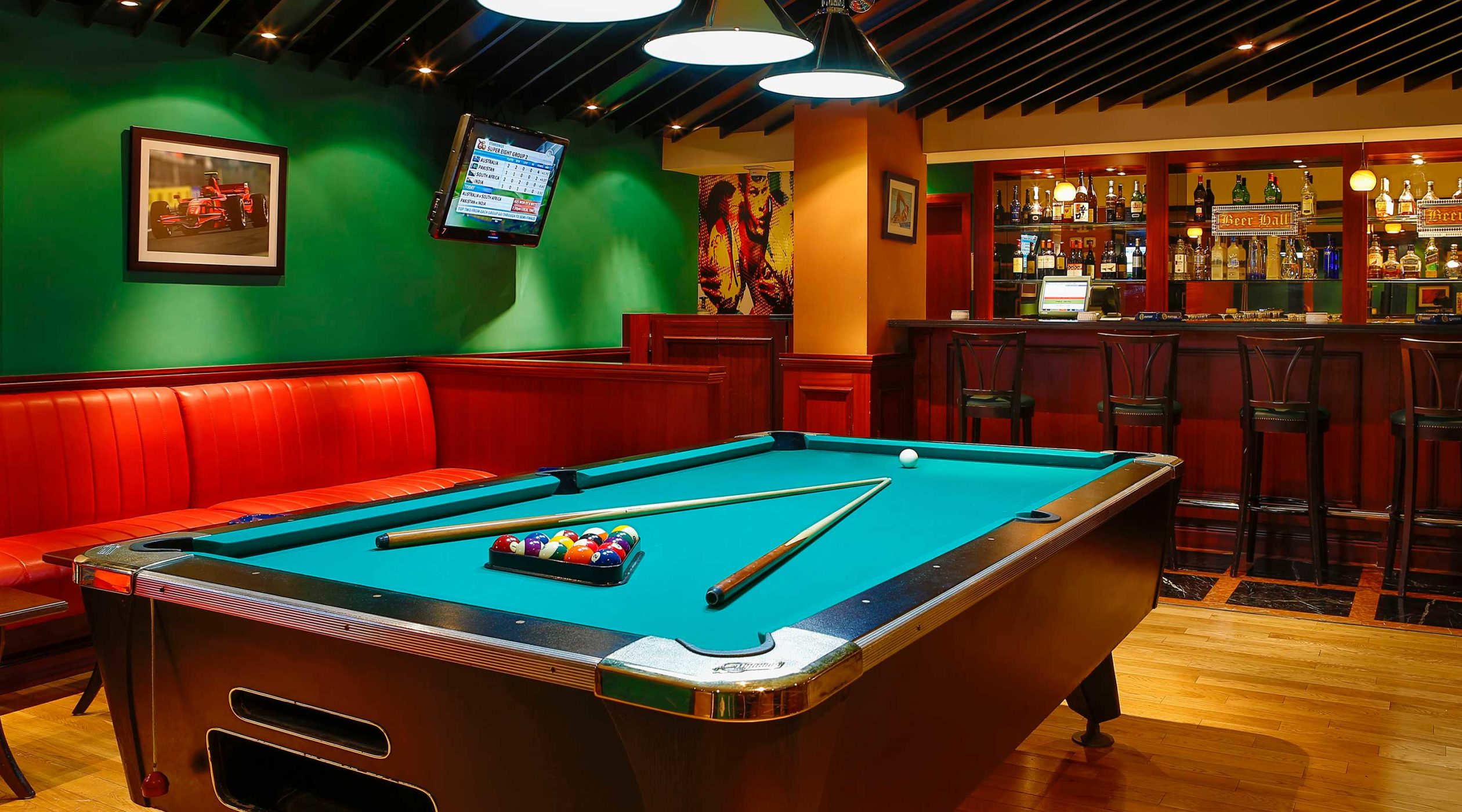 Grandstand pool table