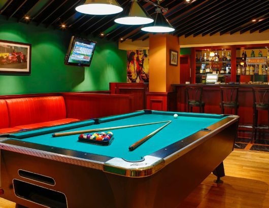 Grandstand pool table